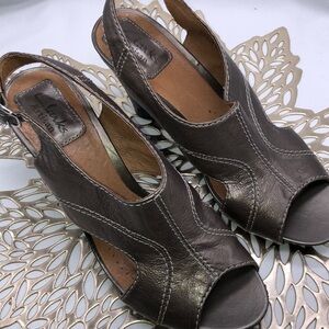 Clarks Artisan Leather Metallic Comfort Heeled Sandals Size 7
